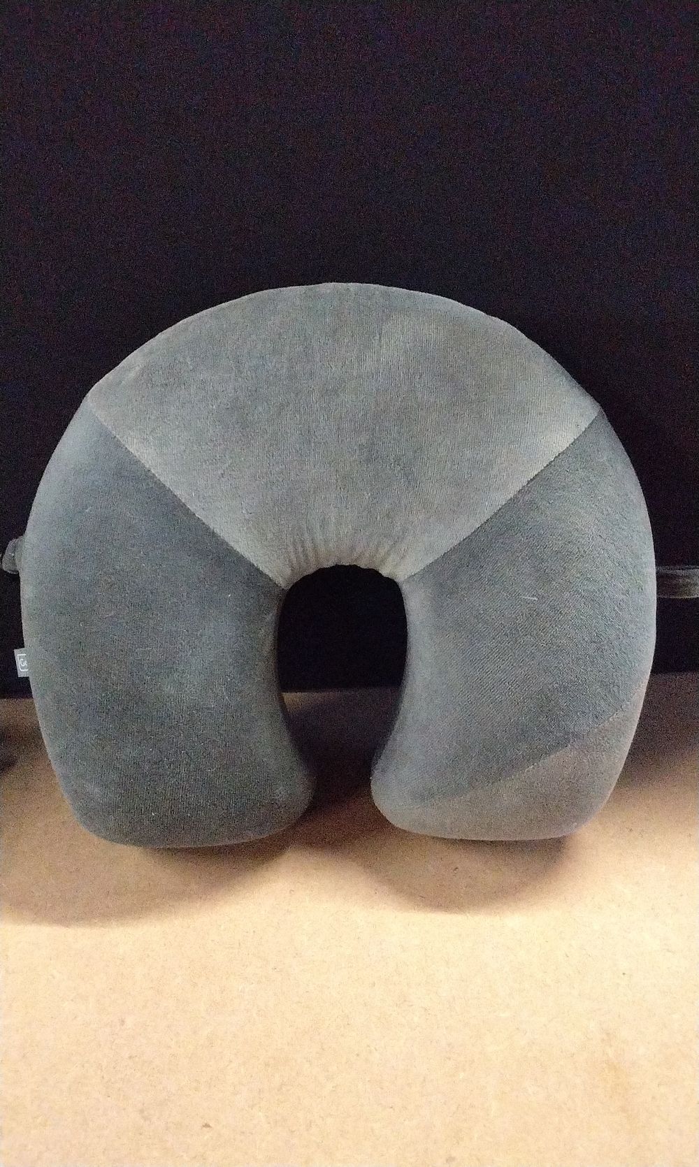 Lot 372: A Contemporary U-Shaped Memory Foam Travel Neck Pillow