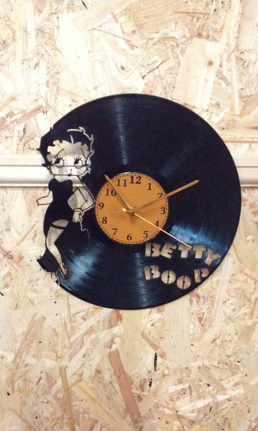 Lot 383: Betty Boop Vinyl Wall Clock