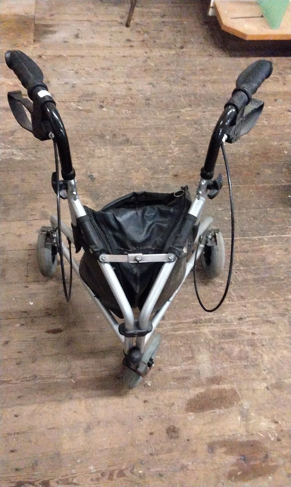 Lot 385: A Contemporary Three-Wheeled Rollator. COLLECTION ONLY