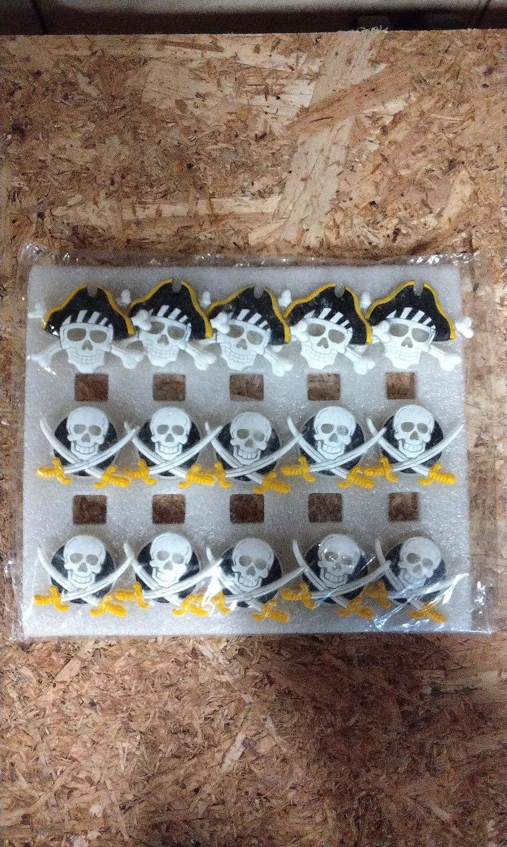 Lot 753: A Set of Pirate Skull Light up Pin Badges