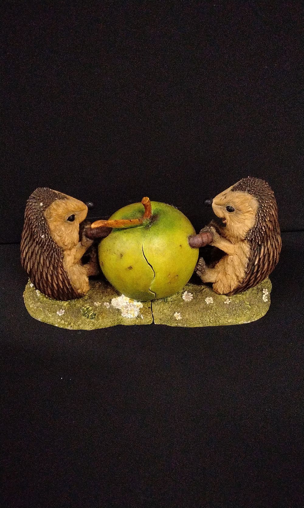Lot 655: A Pair of Hedgies Hedgehog Bookends