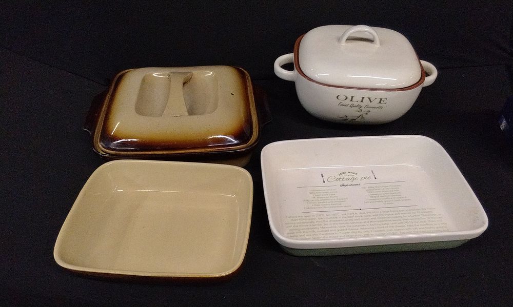 Lot 663: Four oven Cooking Items