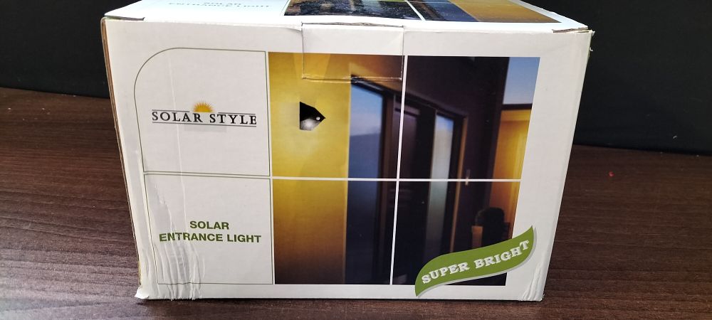 Lot 686: Solar Style Super Bright LED Entrance Light