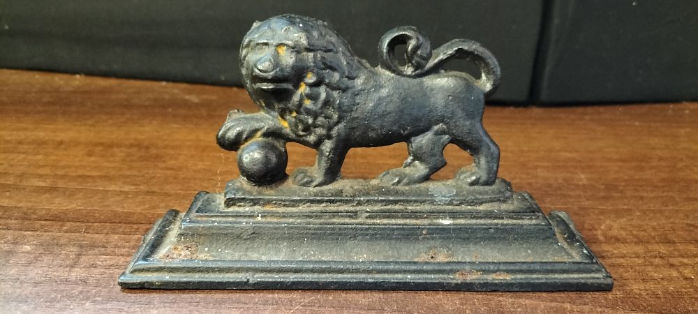 Lot 688: A Cast Iron Lion Doorstop