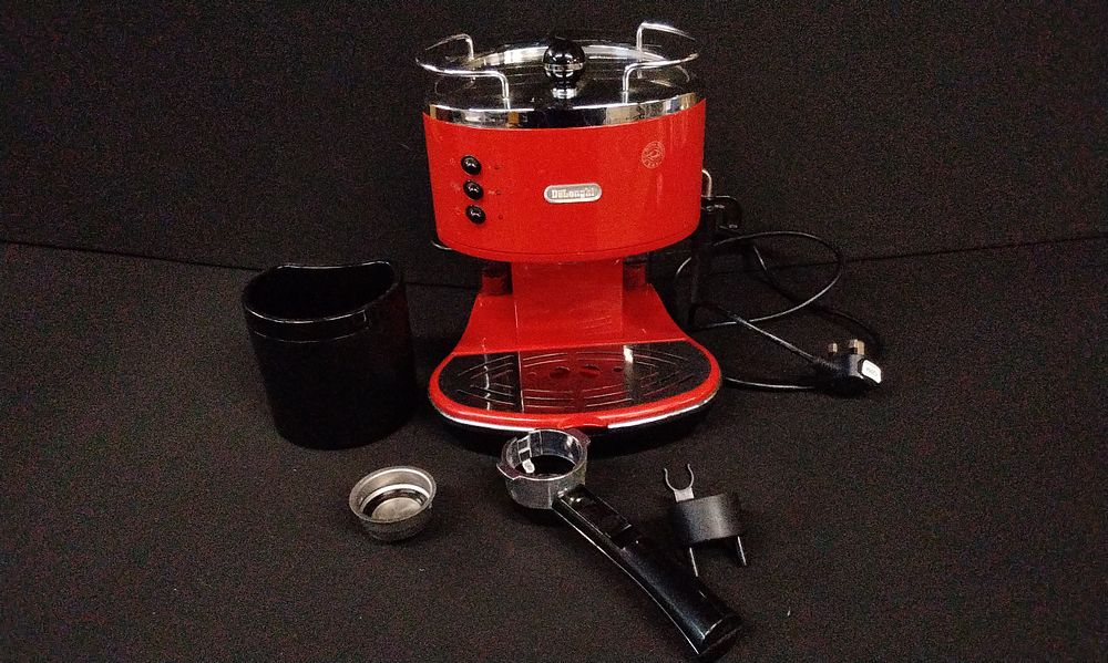 Lot 704: DeLonghi Icona ECO310.R Red & Chrome Espresso Machine. Tested for Power