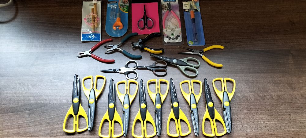 Lot 758: A Collection of Craft Tools Including Fiskars Knife