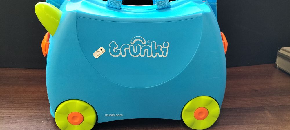 Lot 795: Trunki Blue Ride-On Kids Suitcase