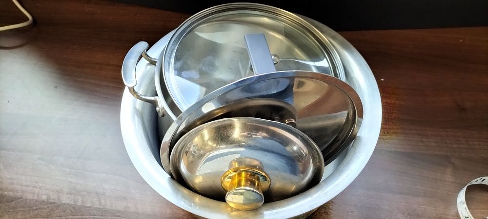Lot 796: Two Cooking Pots: Anolon Professional and Aluminum