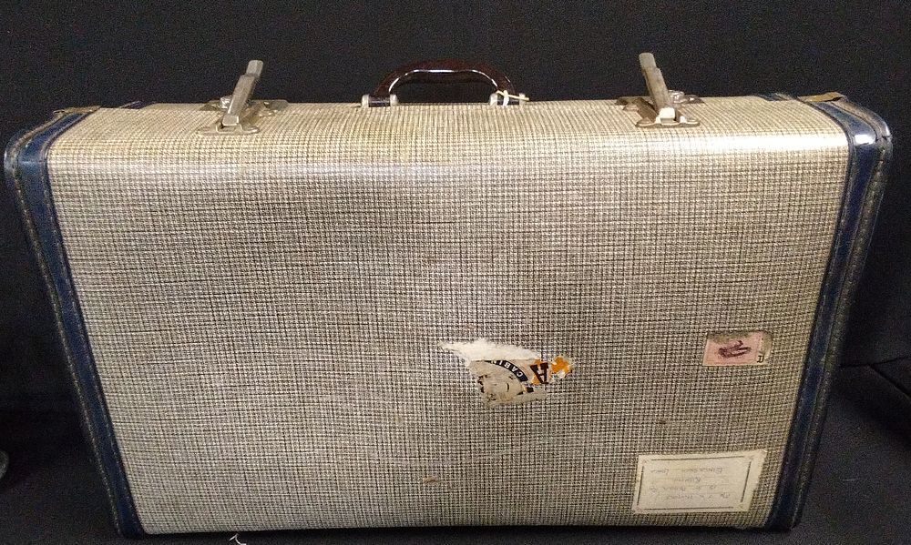 Lot 344: Vintage Blue Trim Suitcase