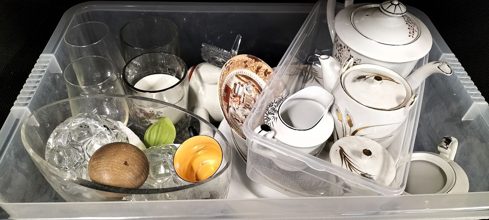 Lot 463: Mixed Lot of crockery and Glassware