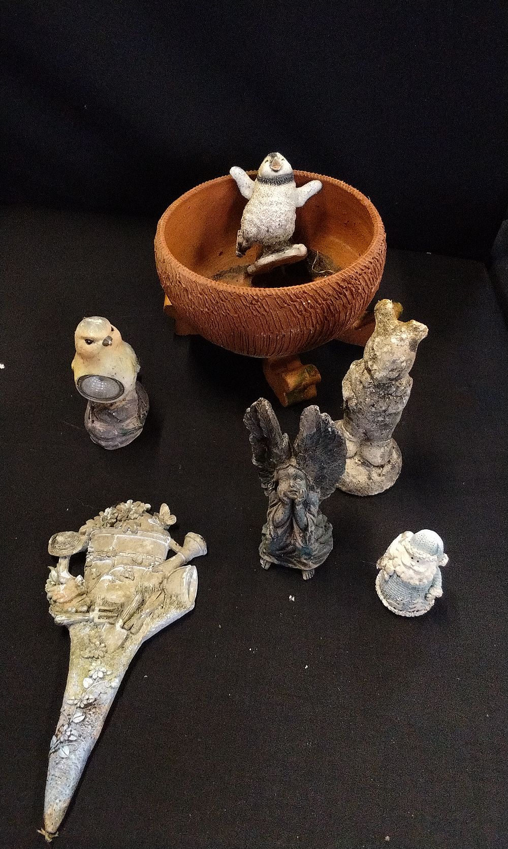 Lot 489: 7x Garden Ornaments and Terracotta Planter
