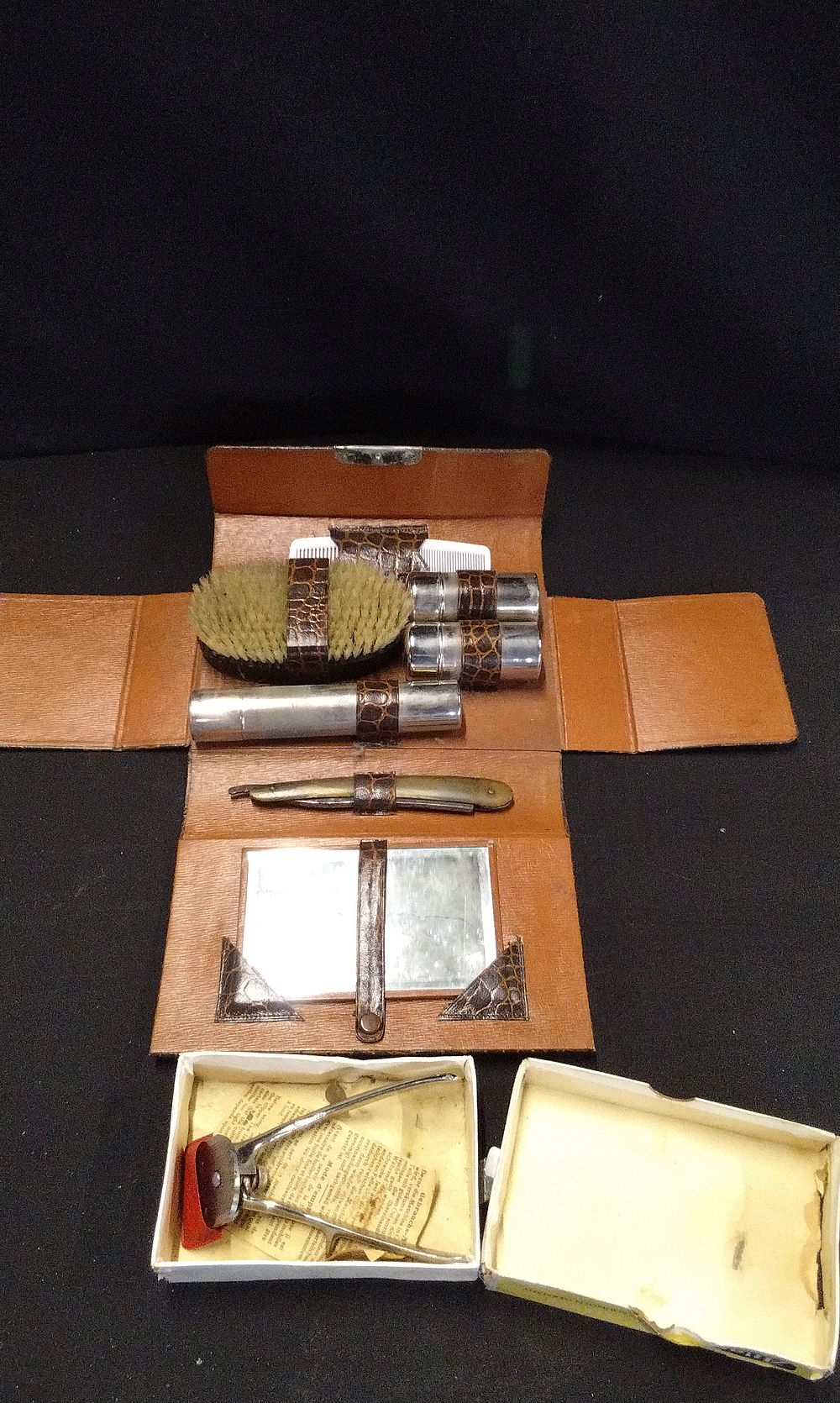 Lot 495: Gents Imitation animal Skin Grooming Set and a Atlas Hair Clipper