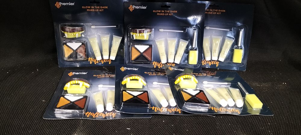 Lot 863: 6 Premier Glow in the Dark Halloween Make-Up Kits