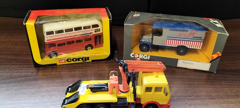 Lot 613: Three Diecast Vehicles
