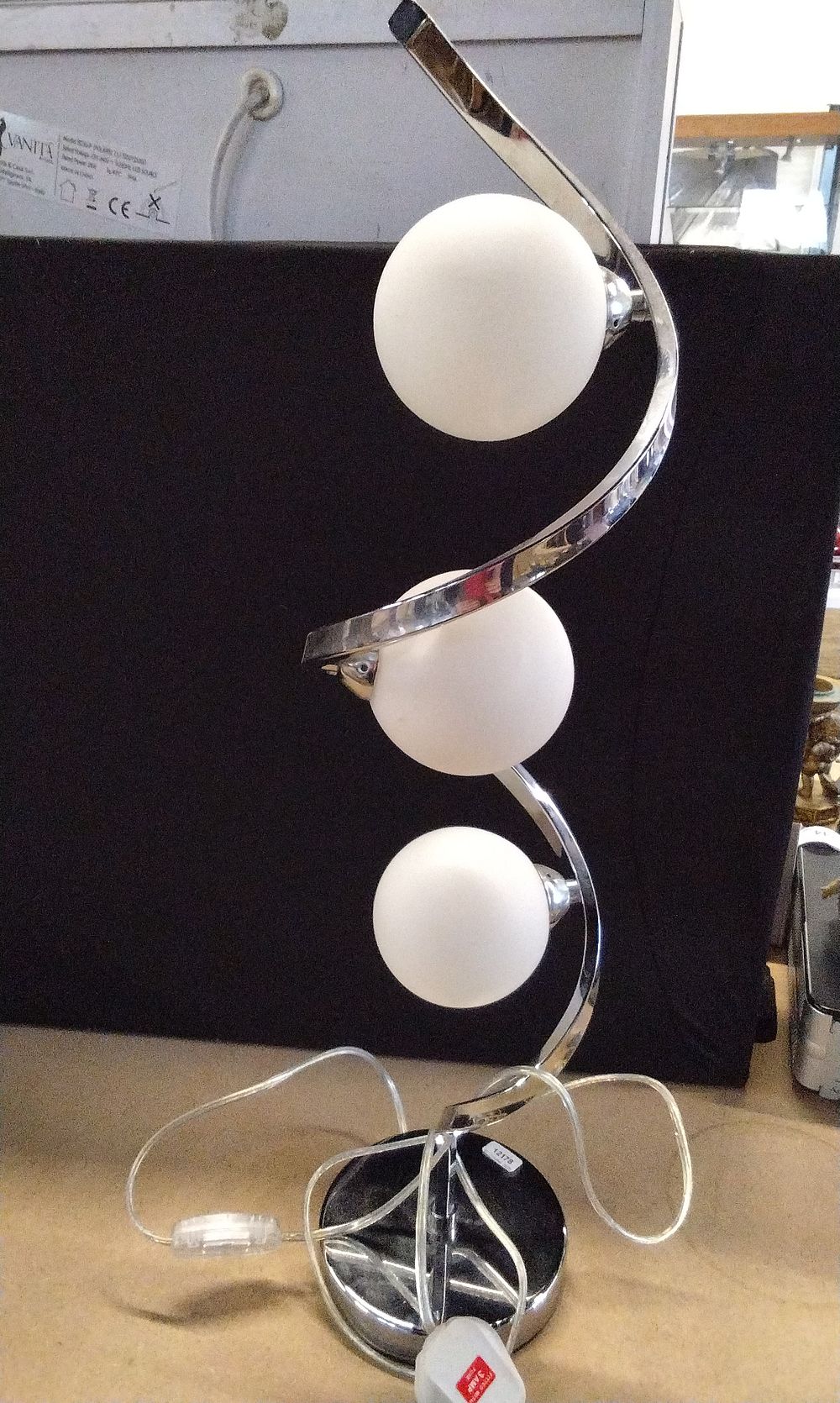 Lot 631: A Pagazzi 'Bombo 3 Light' Table Lamp, Model PAG119, with Three Frosted Glass Shades
