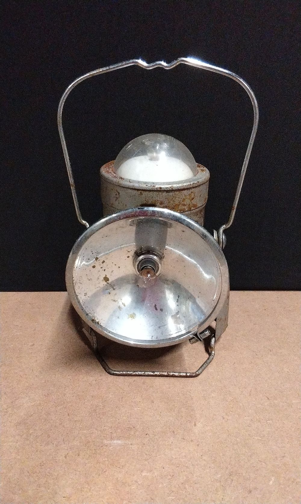 Lot 632: Vintage Ever Ready Double Lantern Lamp Light, Untested