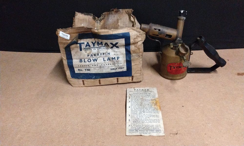 Lot 647: Vintage TAYMAX No. T50 Half Pint Paraffin Blow Lamp with Original Packaging
