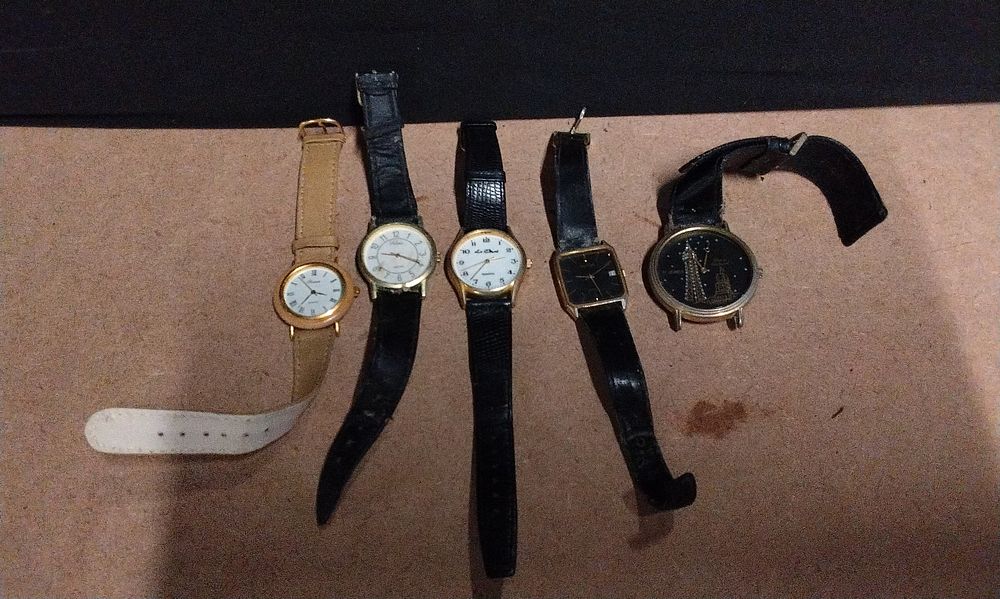 Lot 651: A Group of Five Assorted Wristwatches. Spares and Repair