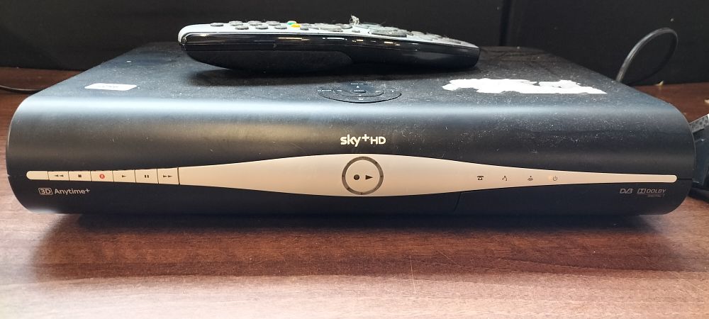 Lot 673: Sky+HD DVR DRX890/DRX890-C with Remote and Cables