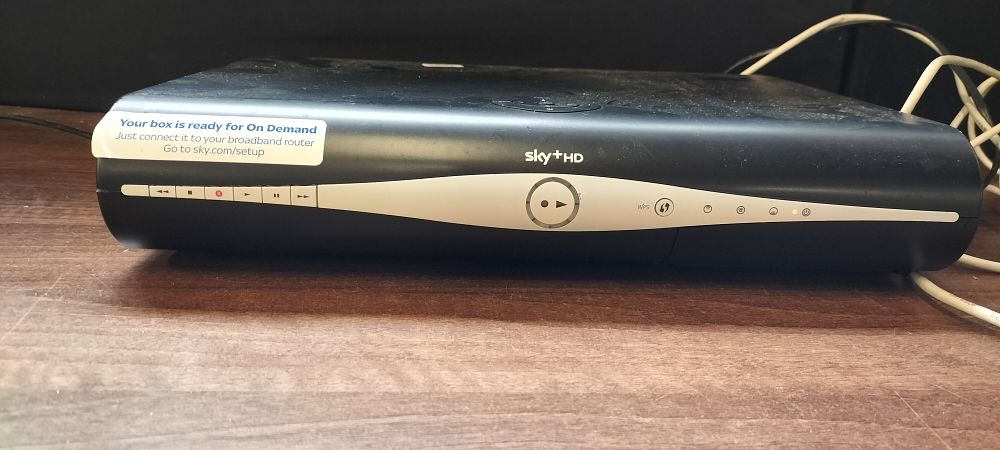 Lot 692: Sky+HD Digital Television Receiver/Recorder DRX890WL-C