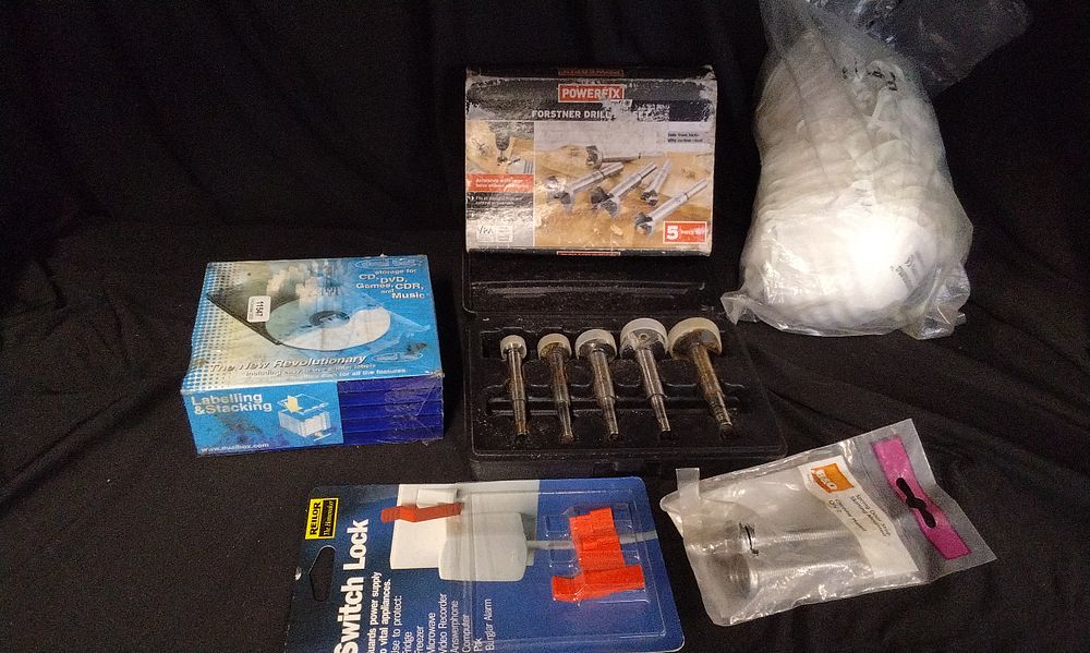 Lot 801: Mixed Lot of Forstner Drill Bits, Face Masks,