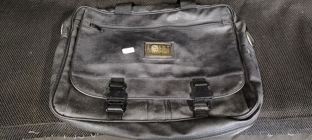 Lot 882: An Accent International Laptop Bag/Document Bag
