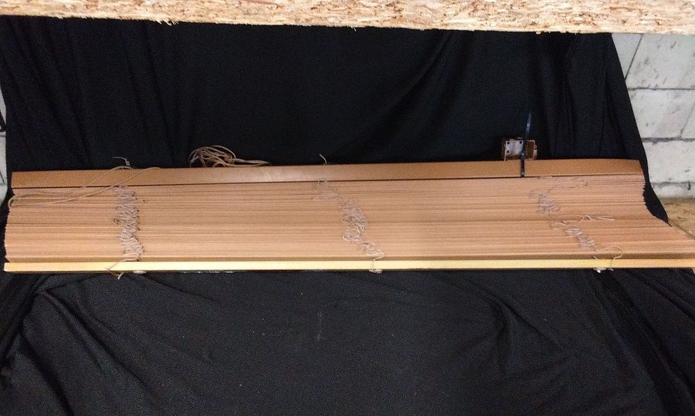 Lot 819: Small Wood Effect Venician Blinds