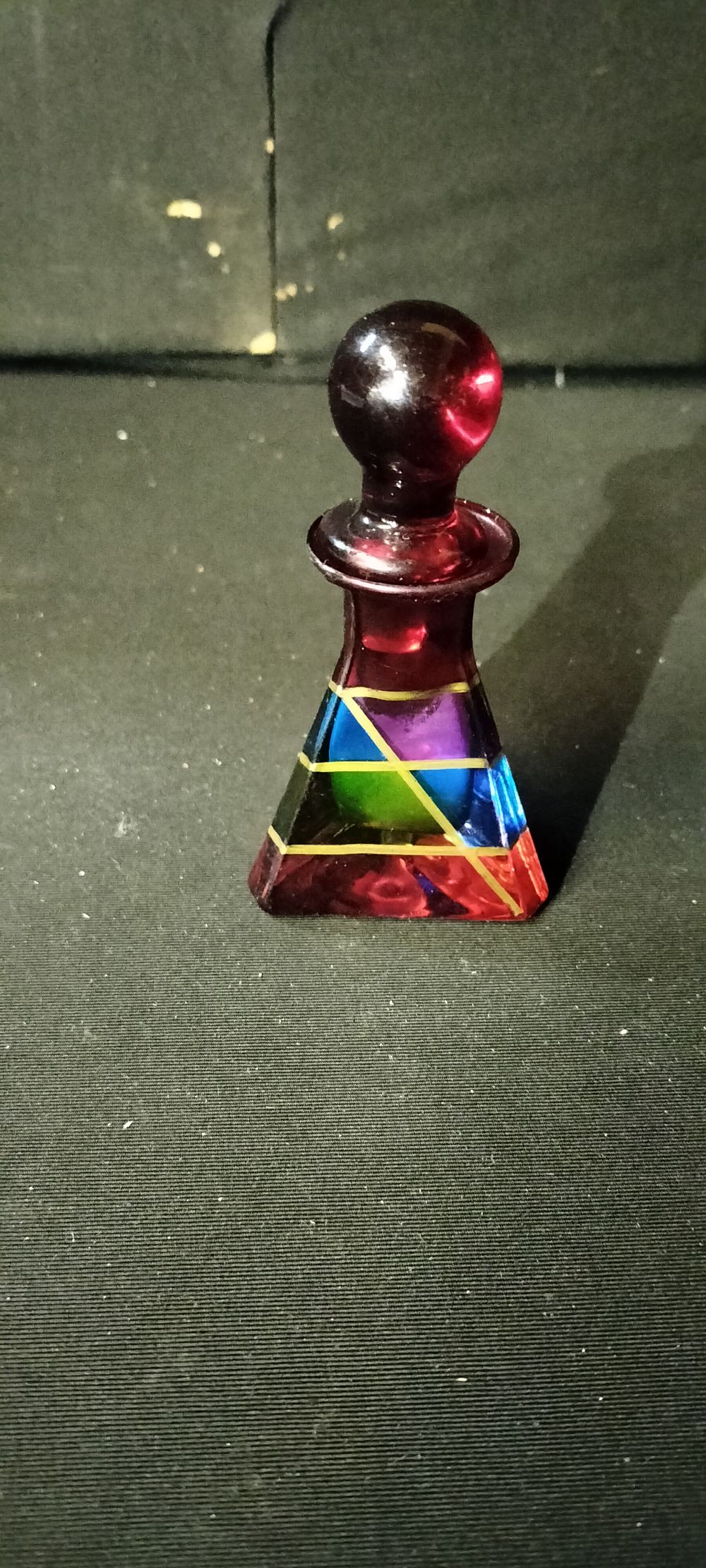 Lot 155: A Pyramid Shaped Perfume Bottle in the style of Due Zeta Murano Art Glass