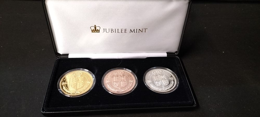 Lot 166: Jubilee Mint - The King Charles III £5 Laurel Coin Collection with Certificate of Authenticity
