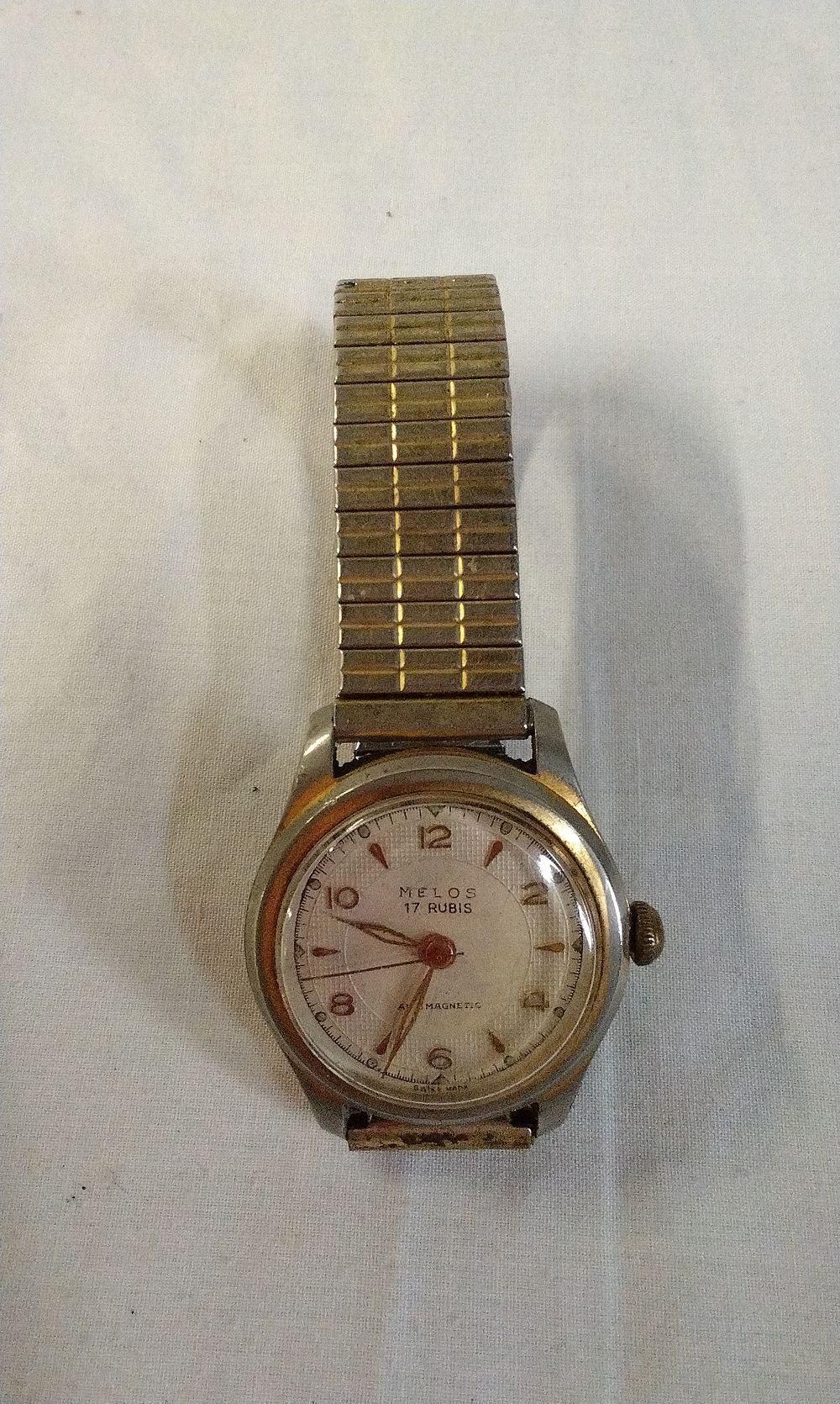 Lot 203: Vintage Melos 17 Rubis. Antimagnetic  Wind Up Mens Watch