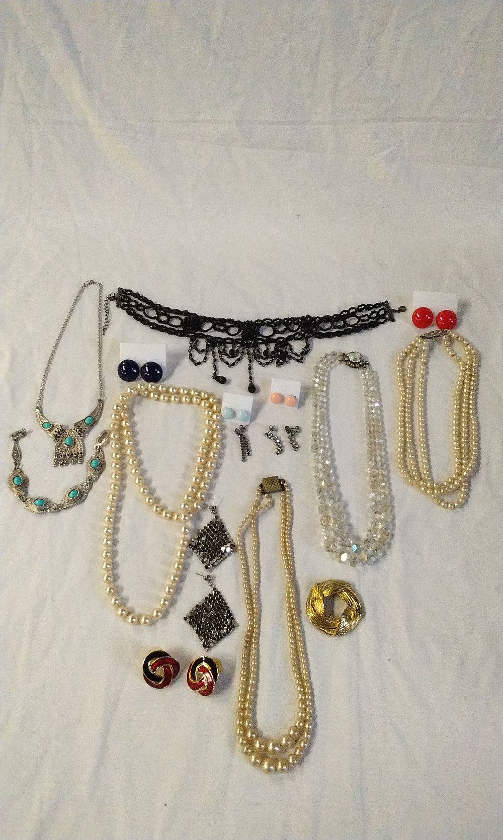 Lot 205: Selection of Various Costume Jewellery Items