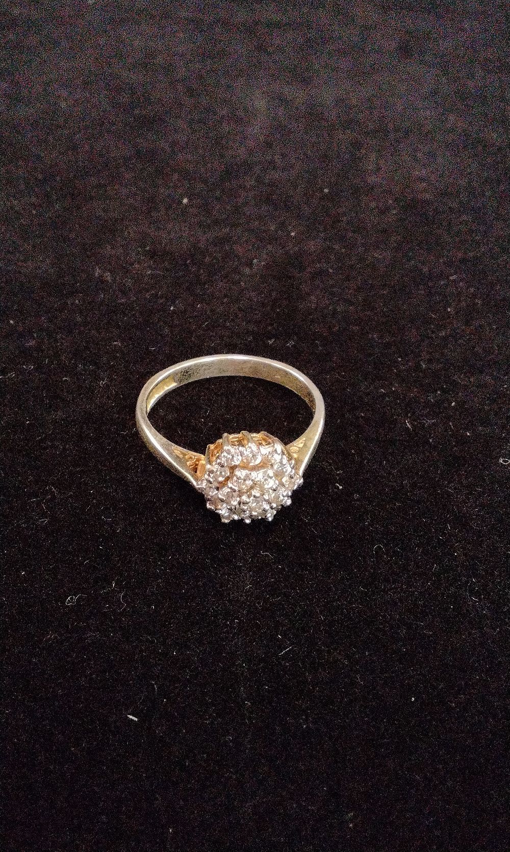 Lot 207: Hallmarked Sterling Silver with Gold Plate Cluster Ring