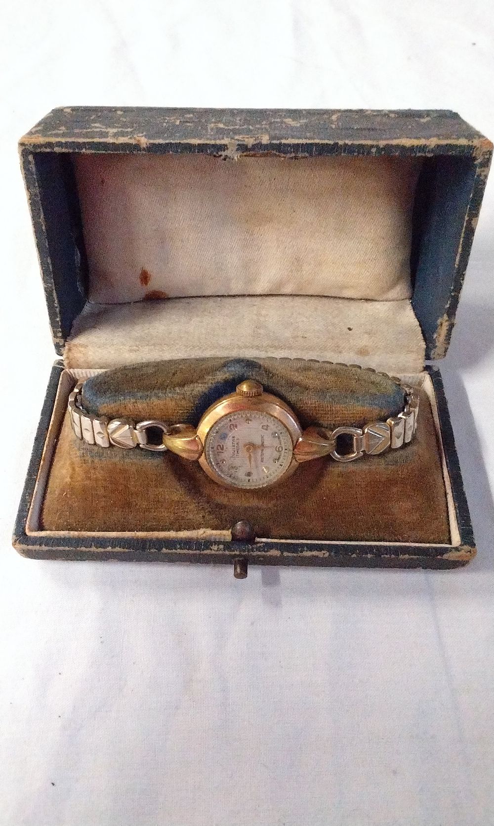 Lot 213: Vintage Gold Plated jnvistas Ladies Cocktail Watch