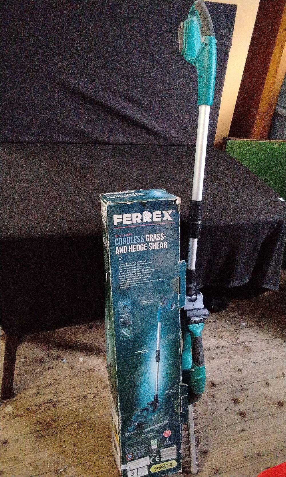Lot 225: Ferrex Extendable Cordless Grass and Hedge Shear