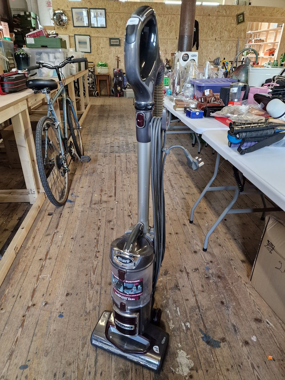 Lot 498: Shark Rotator Vacuum Cleaner