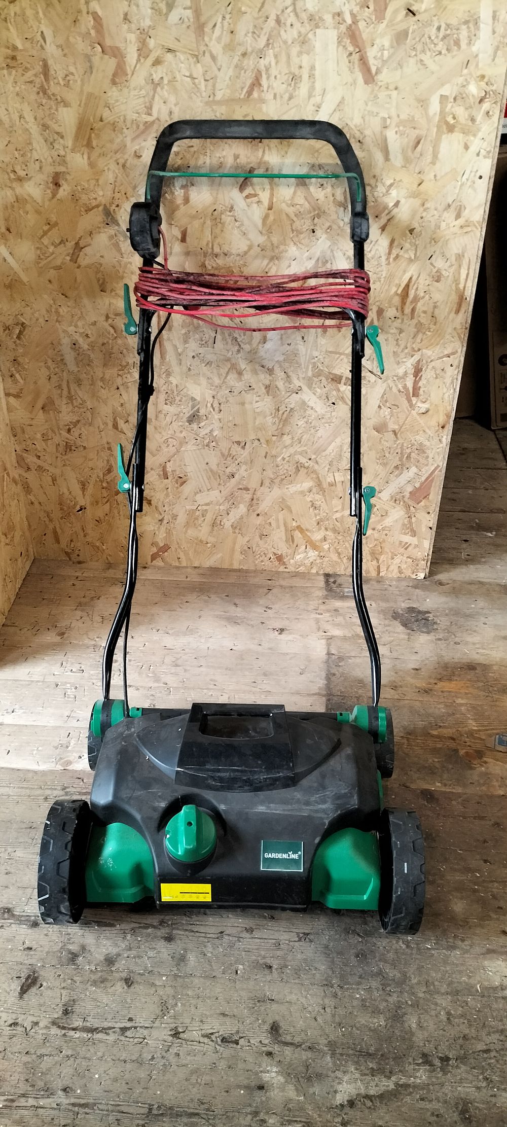 Lot 285: Gardenline 1500W Rake and Scarifier GLS36L