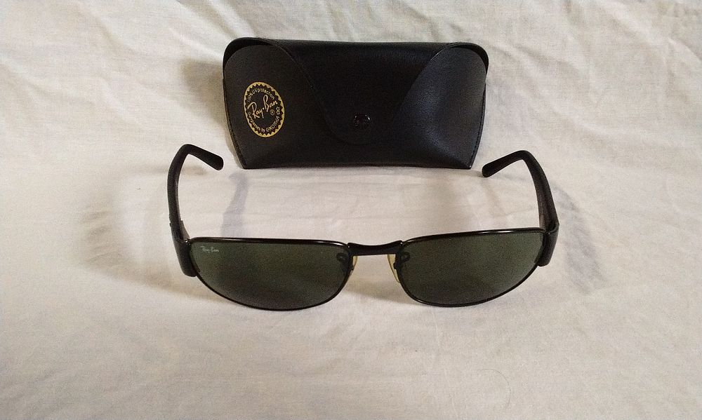 Lot 231: Pair of Ray-Ban Sunglasses with Case