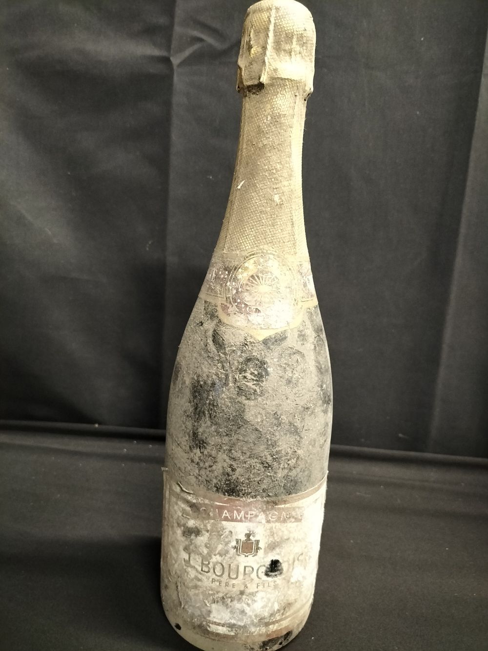 Lot 287: 75cl Bottle of J. Bourgeois Père Fils Brut Champagne