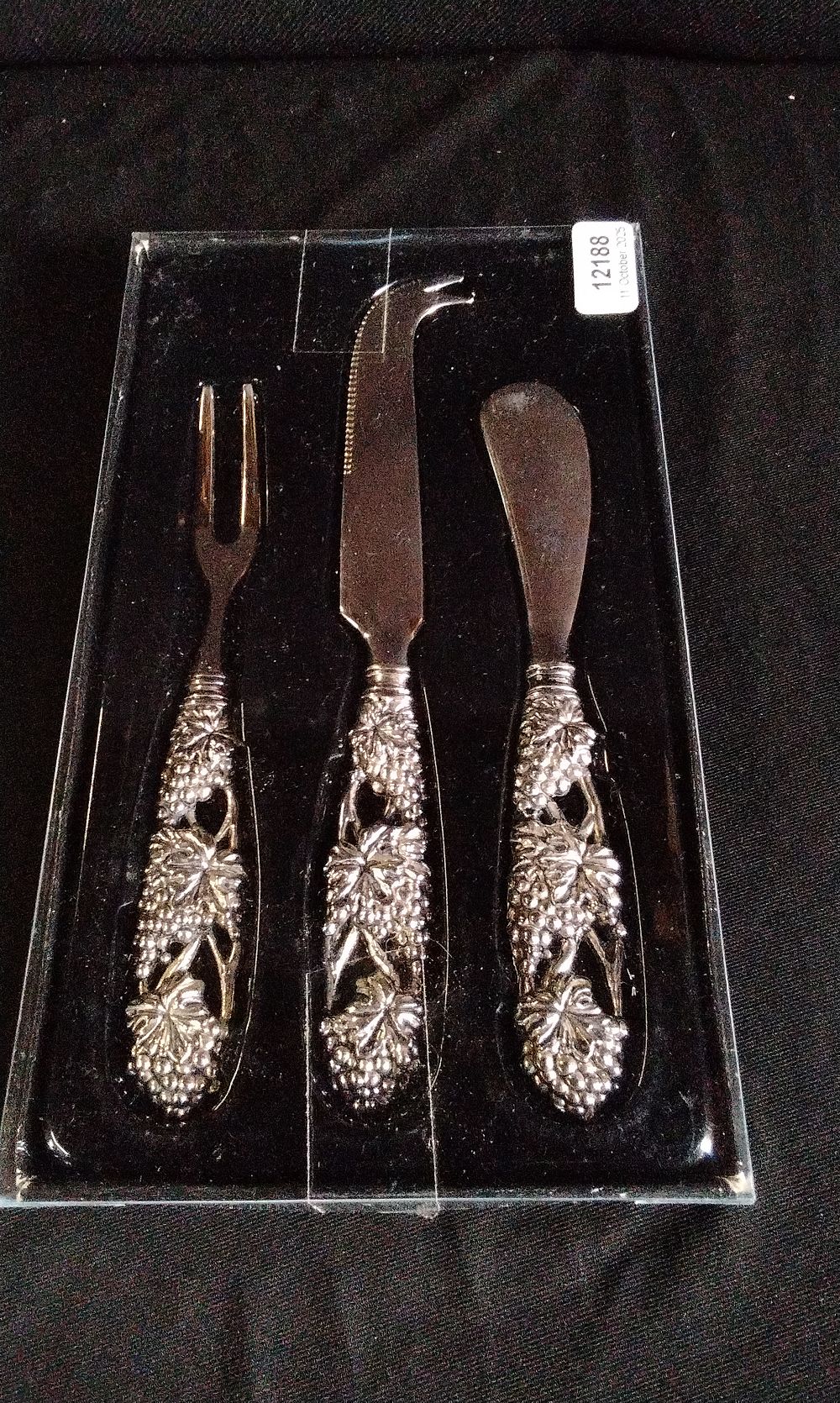Lot 237: Boxed Three Piece Cheese Cutlery Set