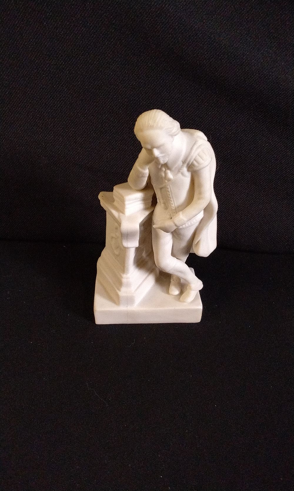 Lot 255: W. H. Goss Figure of William Shakespeare