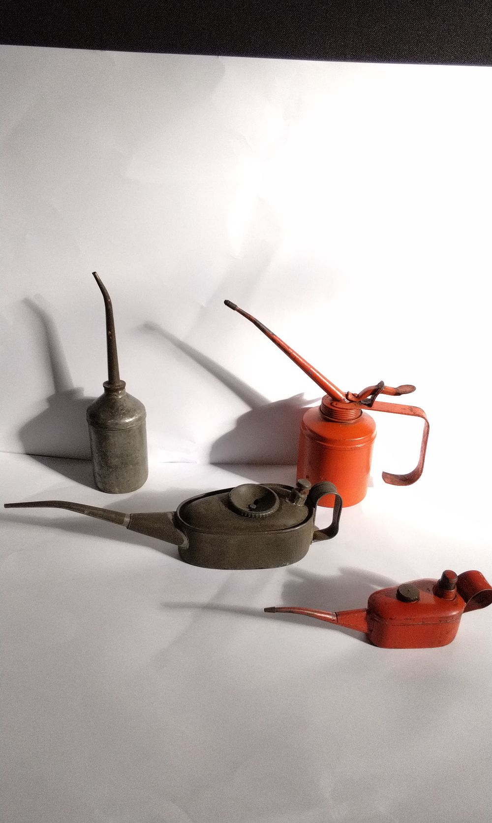 Lot 265: 4x Vintage Oil Cans