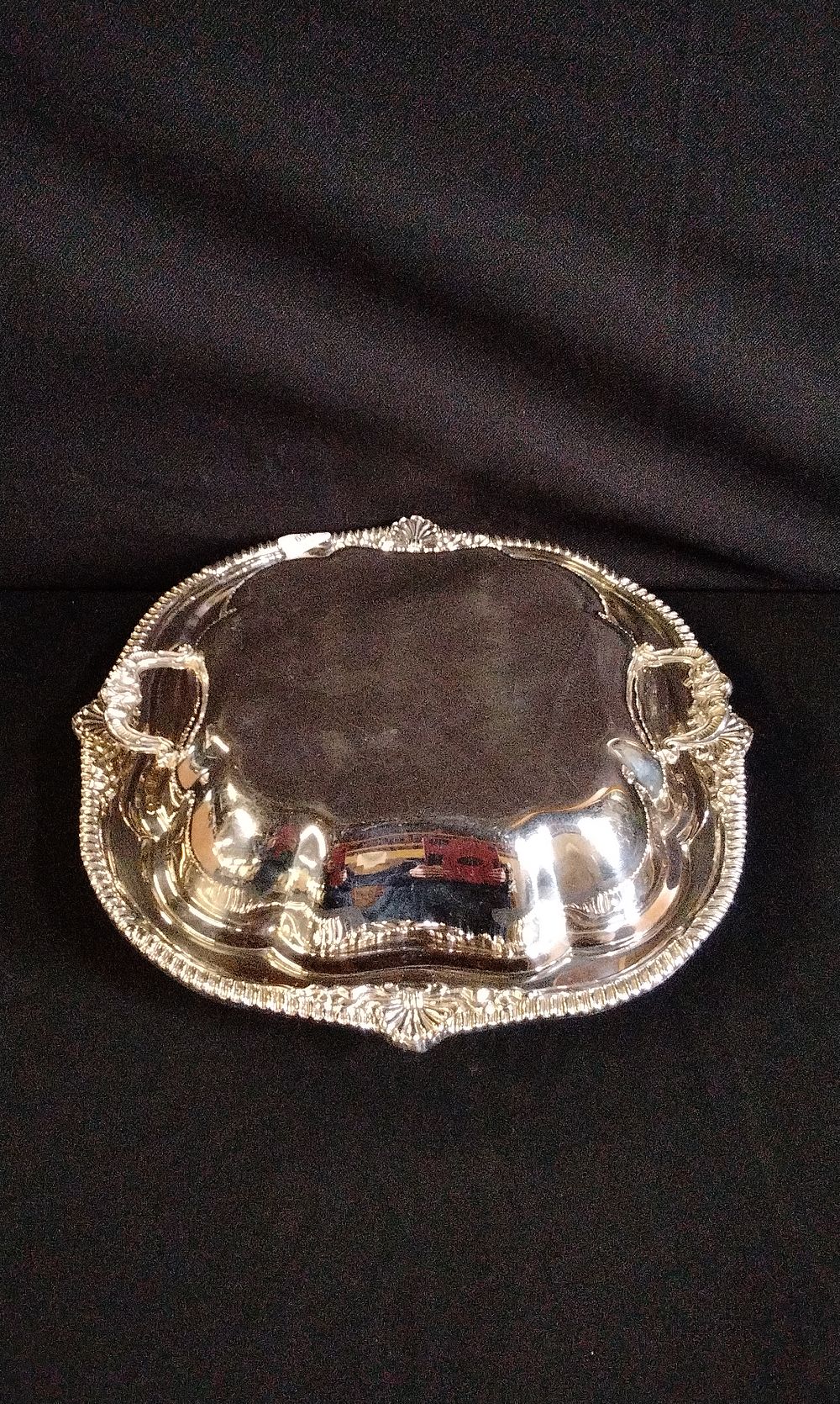 Lot 268: Viners Silver Plated Serving Tray/ Vegetable Dish with Lid