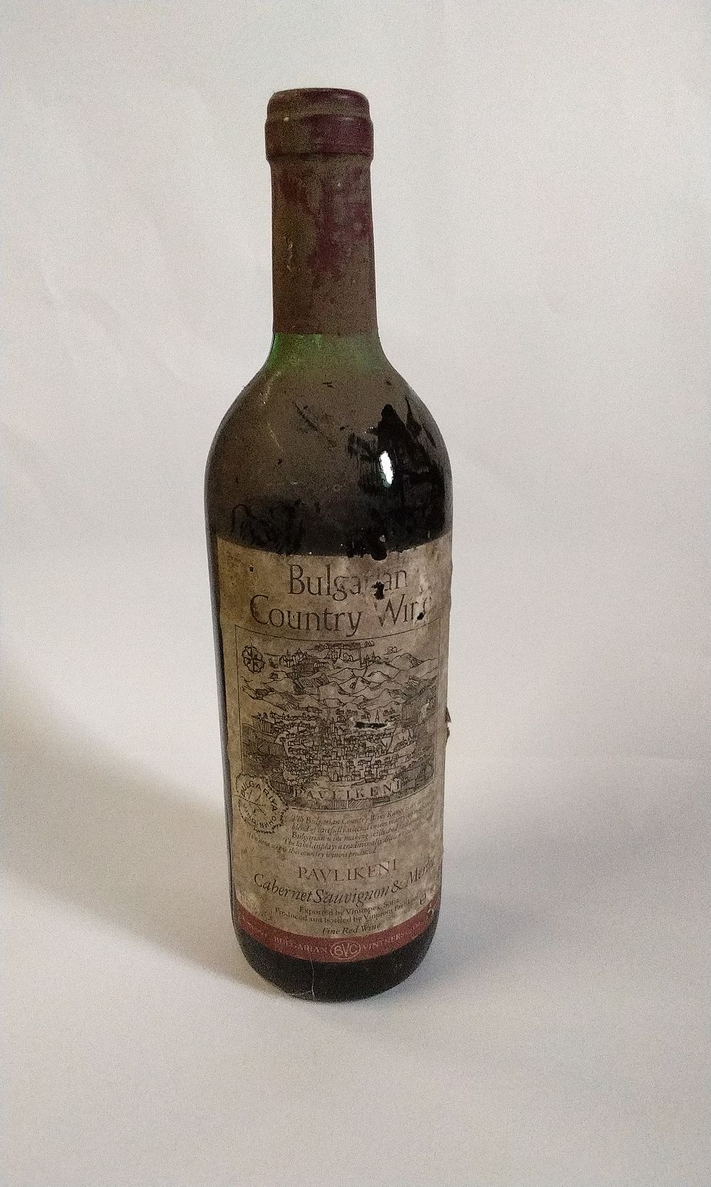 Lot 277: Unopened 75cl Bottle of Bulgarian Country Wine.