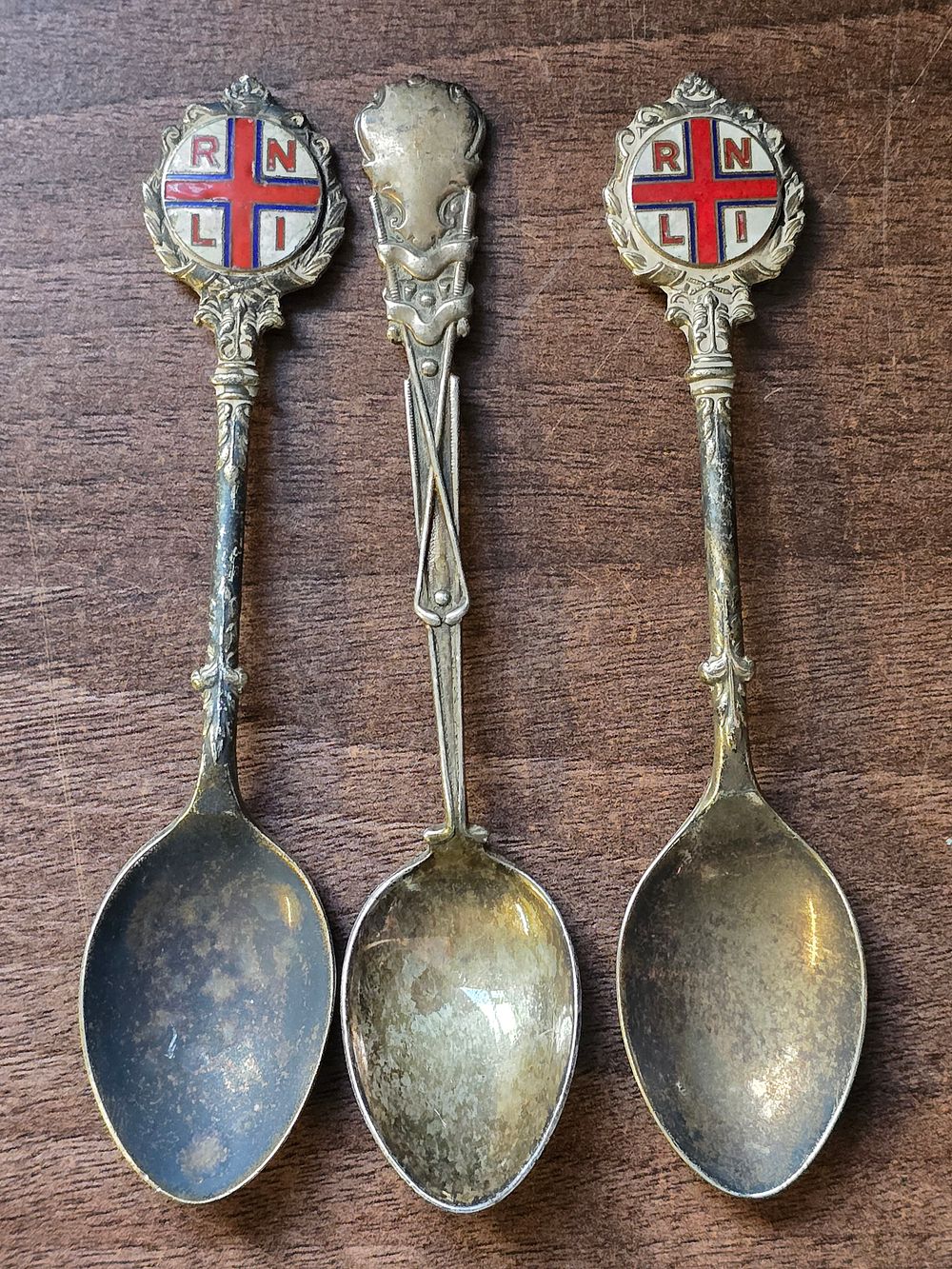 Lot 342: Three vintage hallmarked sterling silver tea spoons