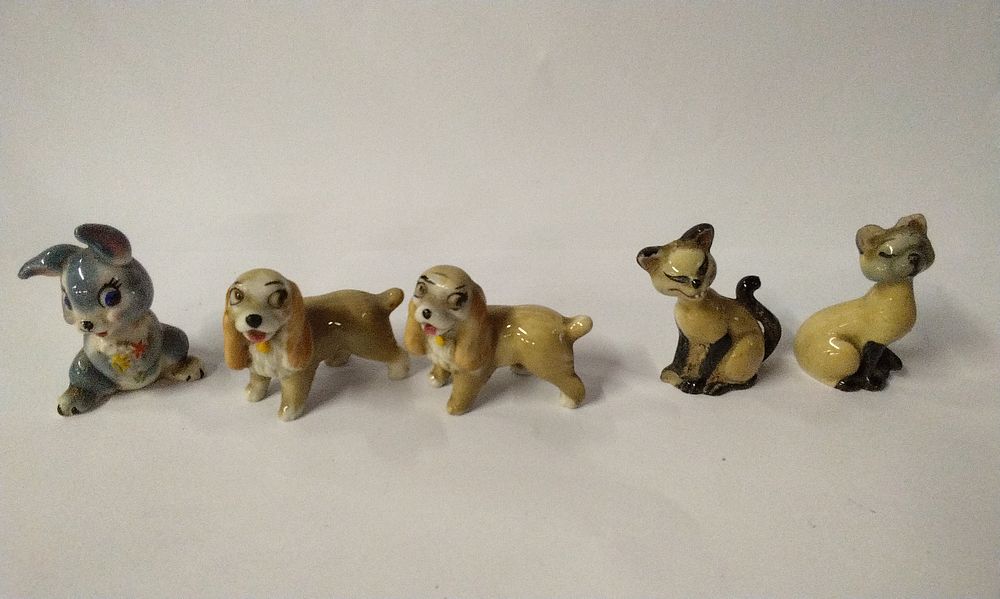 Lot 362: Vintage 5x Wade 1950s Walt Disney Hatbox Series
