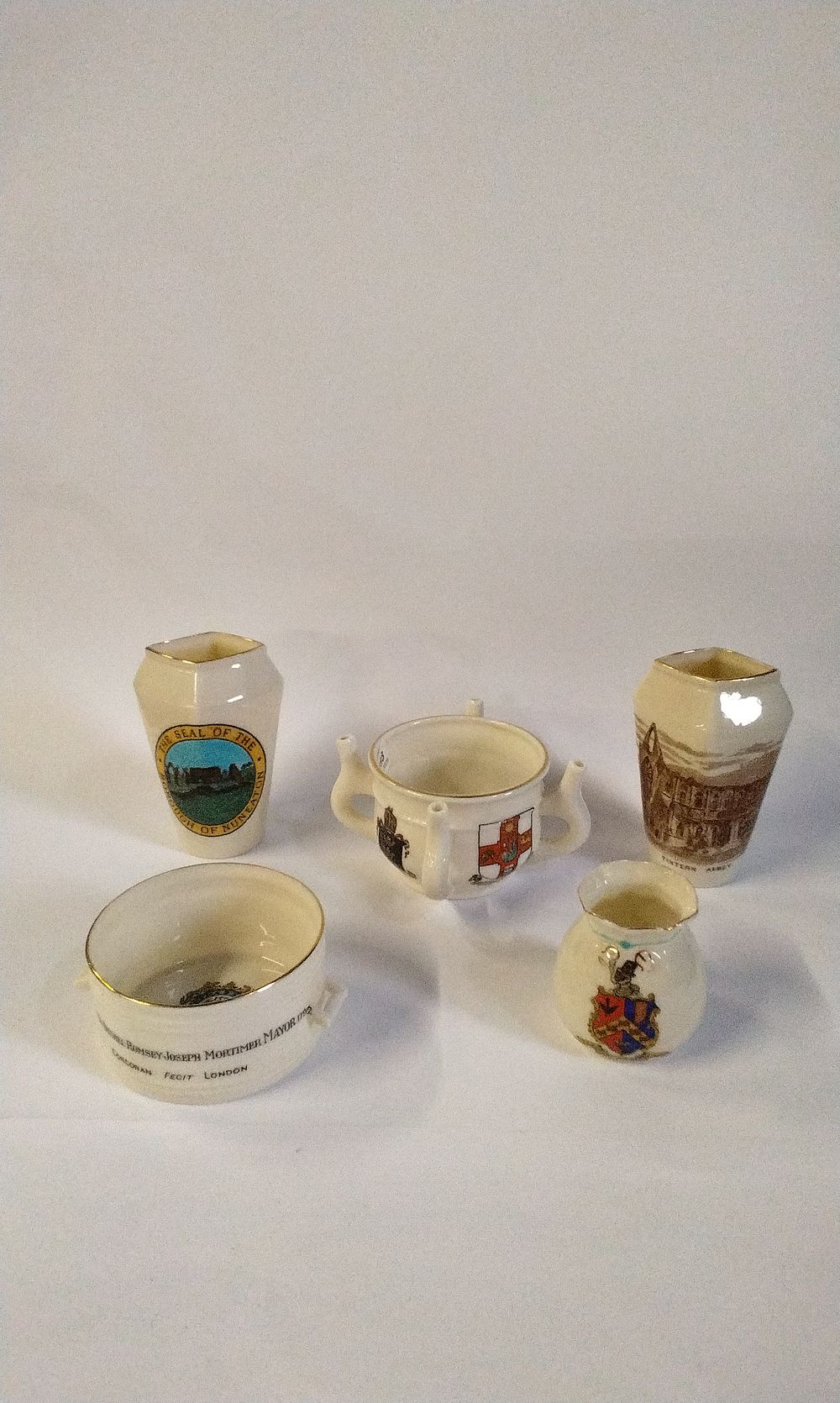 Lot 371: 5x W. H. Goss and Arcadian Crested Ware China