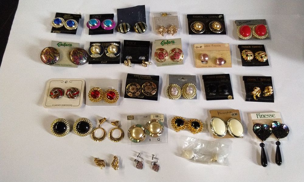 Lot 373: 27x Pairs of Mixed Clip on Earrings and a Matching Imitation Pearl and Gold Tone Neclace