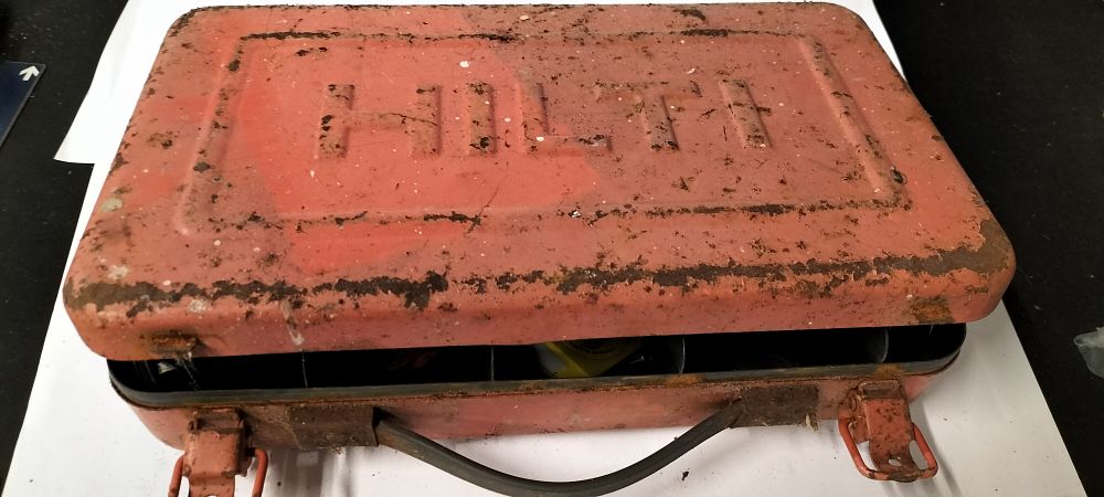 Lot 744: Hilti DX1000L Fastening System in Metal Case