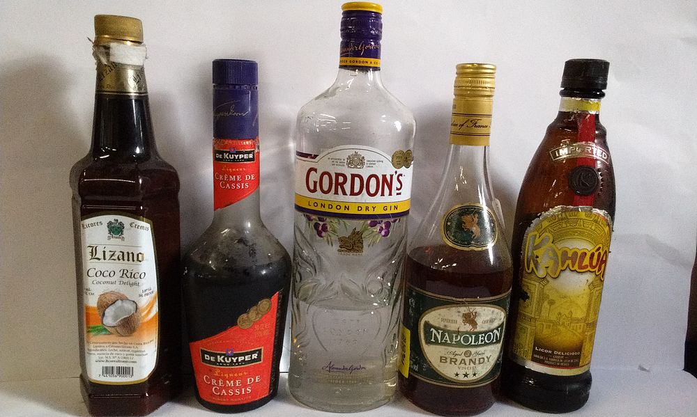 Lot 734: 5x Mixed Part Bottles of Alcohol