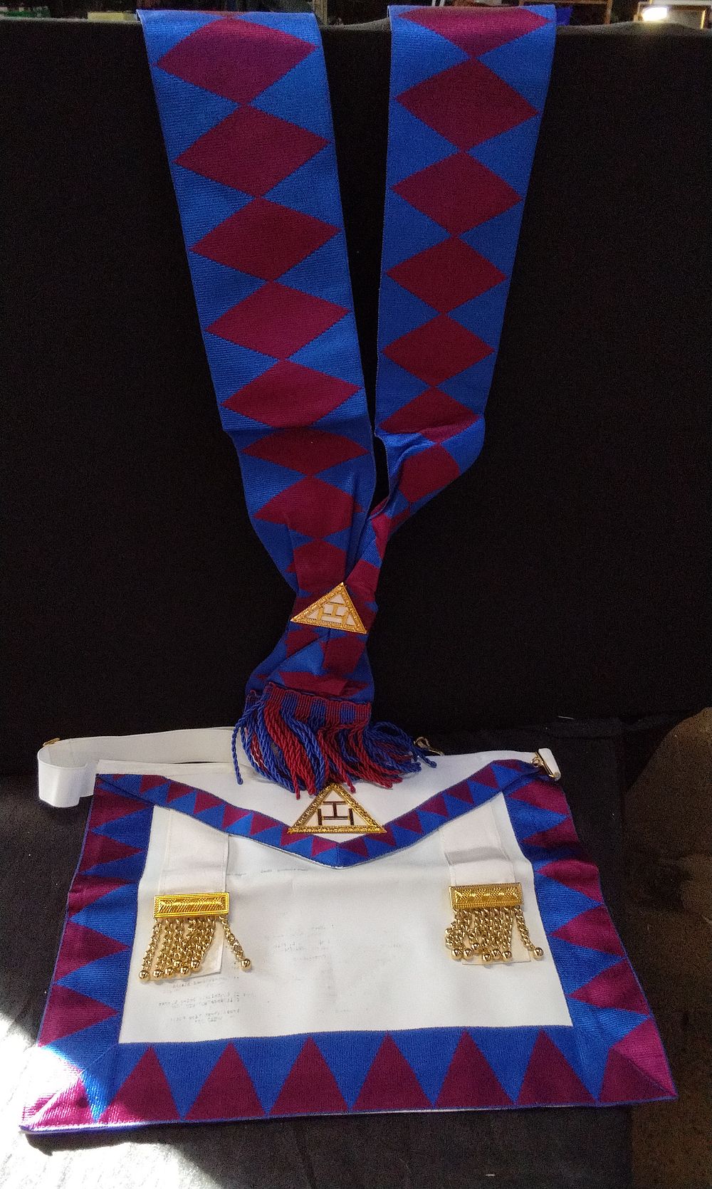 Lot 209: Royal Arch Masonic apron and Masonic Royal Arch sash,